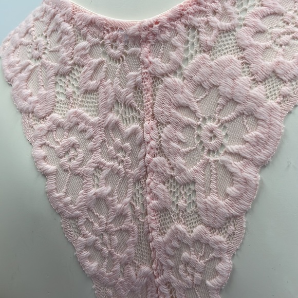 Pink Flower Lace Bralette w/ Removable Bra Pads - Picture 4 of 9